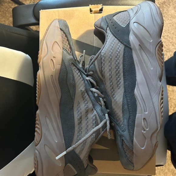 adidas gazelle silver green womens Adidas YEEZY Boost 700 V2 
